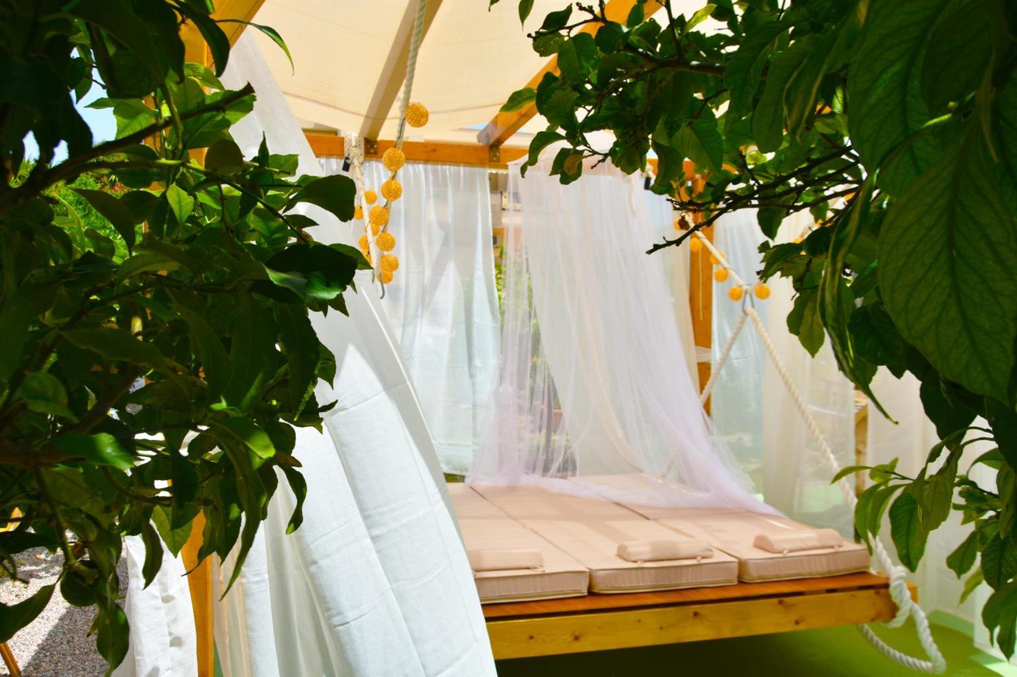 Converted Shed Studio & Garden Hanging Bed Pórto Ráfti Exteriör bild
