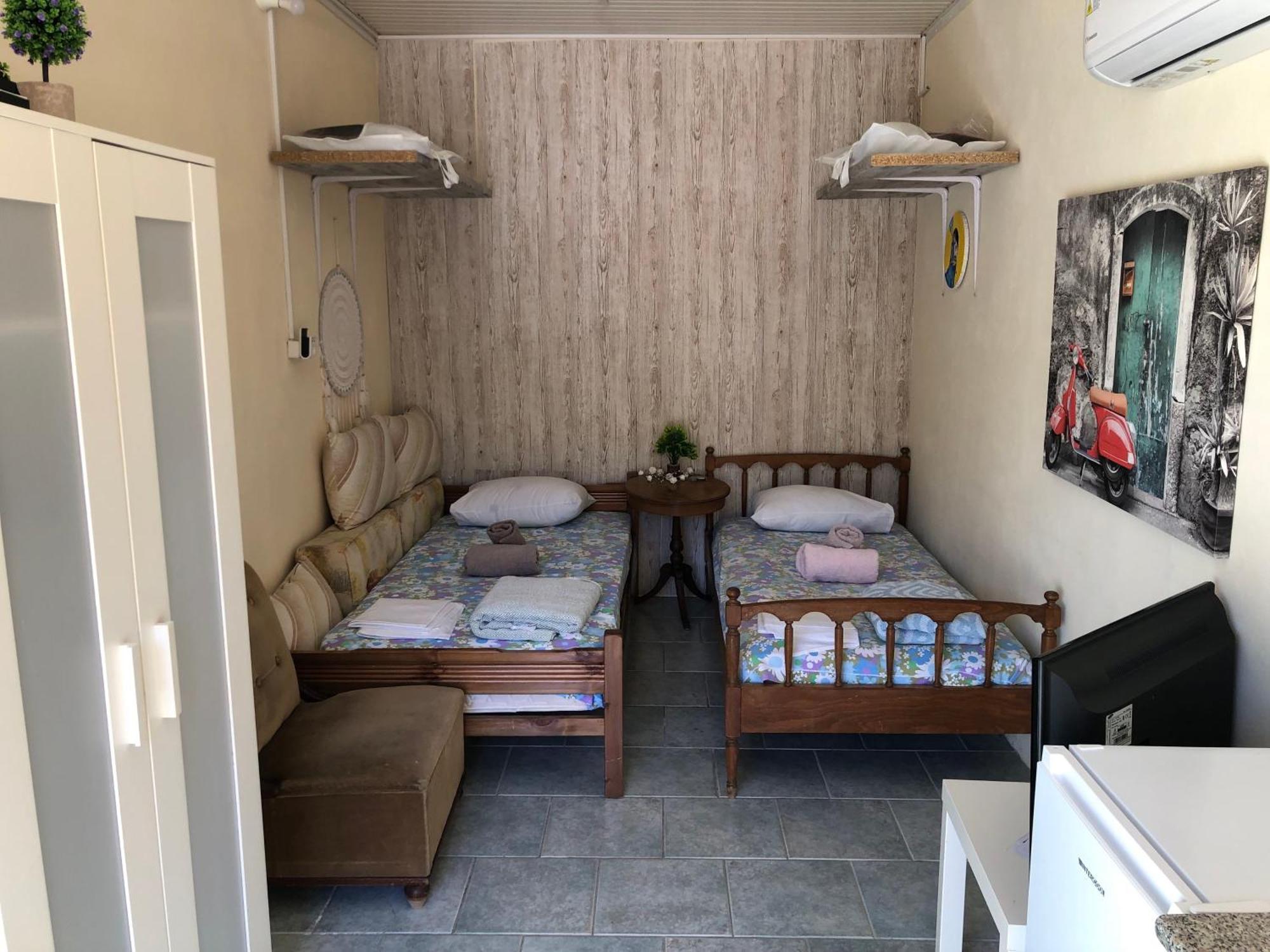 Converted Shed Studio & Garden Hanging Bed Pórto Ráfti Exteriör bild